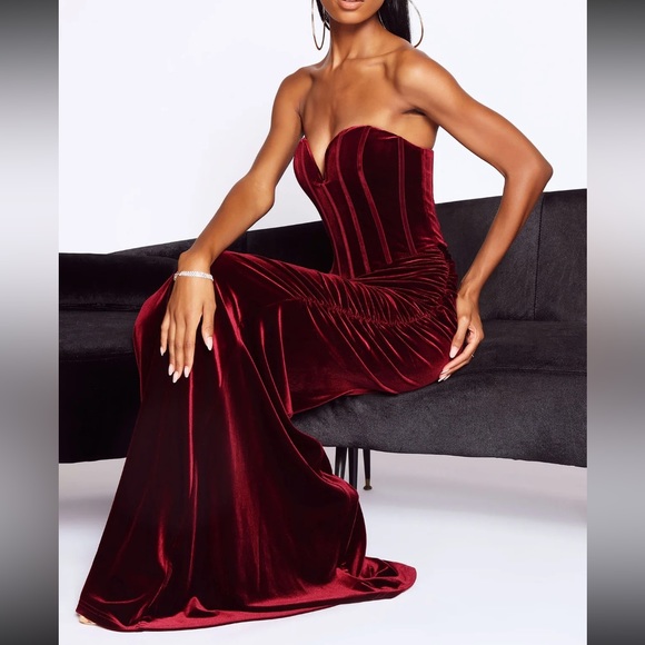 Falling For You Velvet Maxi Dress - Picture 6 of 6